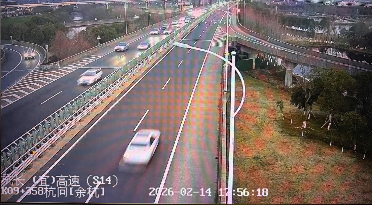 臘月廿七返鄉路，杭州高速“意外”暢通，車主：比想象中的順！