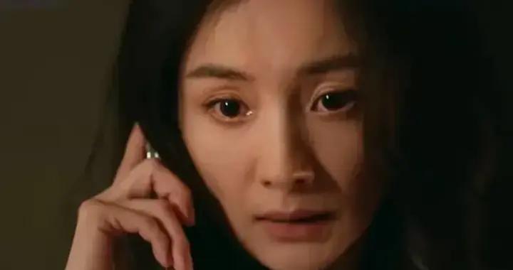 楊冪又被打臉！從座位風波到金像獎提名，屢次半路開香檳，太尷尬