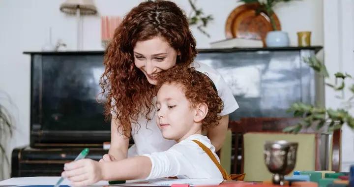 “媽，咱家有多少錢？”，3種不同回答，決定孩子3種不同人生