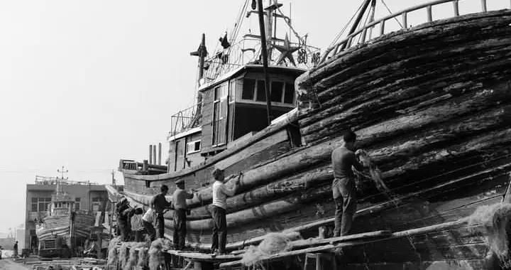 愛國商人冒死幫志願軍，被美國逼着退出地產生意，去世後享受國葬