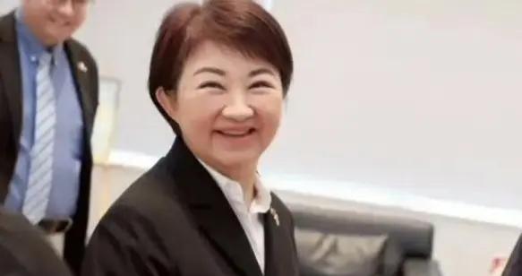 盧秀燕尷尬了，侯友宜協調“萬川連線”，盧秀燕一拖再拖學學人家