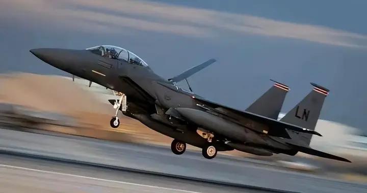 等不來援軍了？伊朗扛不住壓力：被迫拱手讓出油田，再買美國飛機