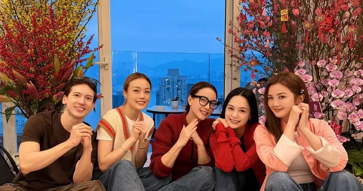 阿嬌曬新年好友聚會照！與阿sa容祖兒關智斌同框合影