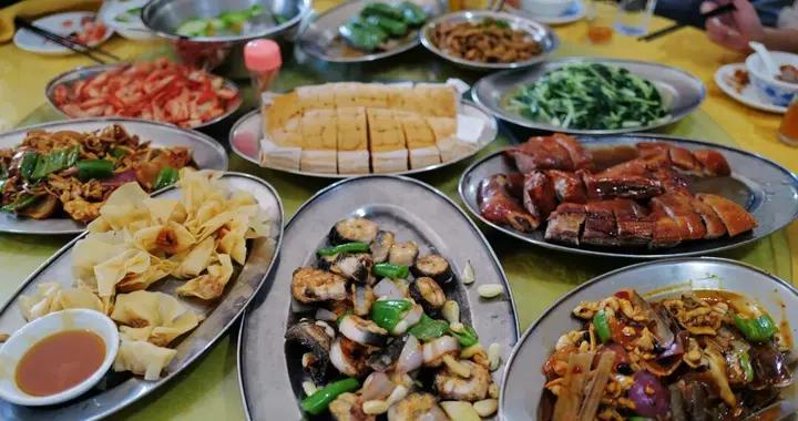 春節不打烊！聽名字就讓人發胖的宇宙美食中心，狂喫不踩雷攻略