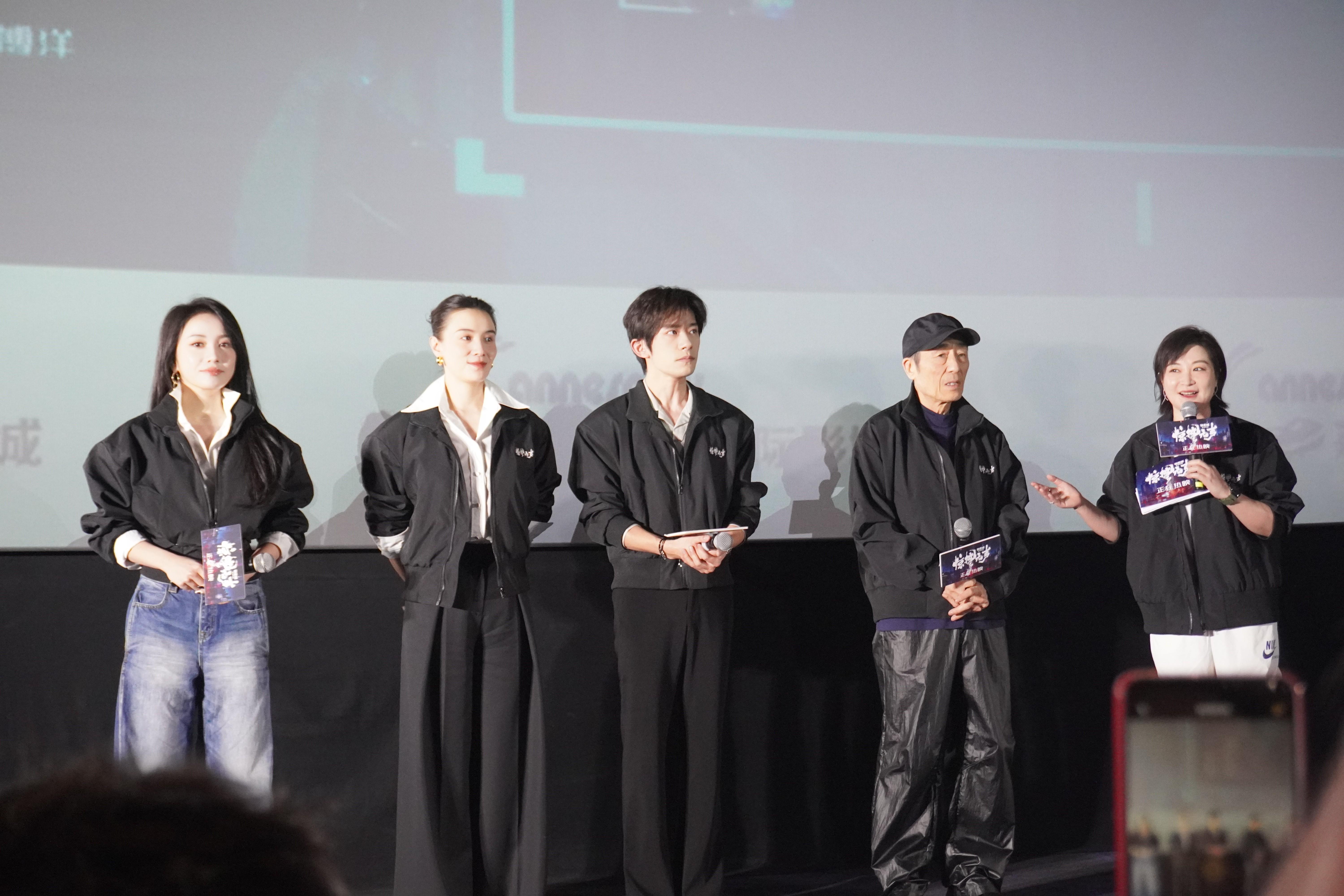 去二仙橋怎麼走？張藝謀、易烊千璽成都路演碰上“接頭暗號”