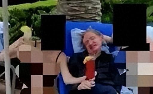 “霍金與比基尼女性同遊照”現愛潑斯坦檔案 ，曾被“闢謠”稱系僞造