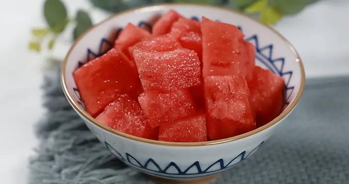 別再愁水腫！6種水果是“天然利尿劑”，分季節喫更有效