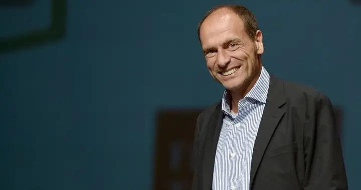 前國門：邁尼昂明顯被幹擾了 過去門將在禁區內的動作會受到保護