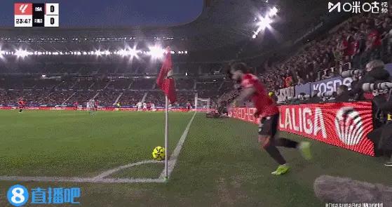 本來必進的！奧薩蘇納小禁區內頭球，庫爾圖瓦神級反應撲出