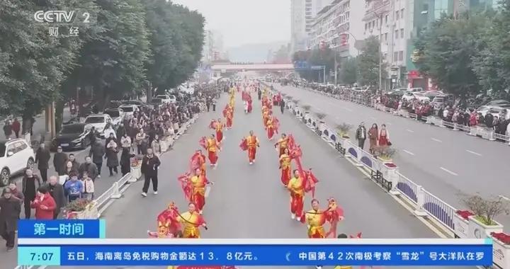 逛市集、賞花燈、看非遺！各地多彩新春活動點燃消費熱情