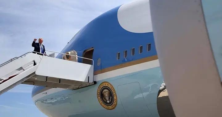 不裝了？特朗普登機啓程前，美方直言不信任中國，訪華只爲一件事