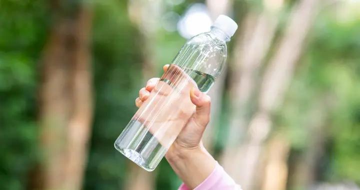 跑步前能喝水嗎？科學補水攻略，告別不適還能穩狀態