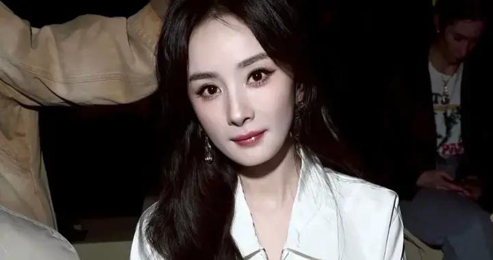 楊冪時裝週待遇風波升級！品牌認領又出問題，針對楊冪搞區別對待