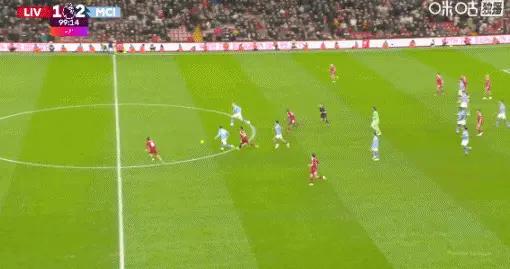 索博拉拽哈蘭德染紅！裁判錄音：哈蘭德先被拉，隨後他也拉了對方