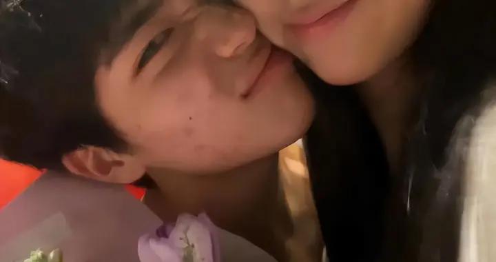 曹格兒子Joe曬與女友慶生照 相擁搞怪互動盡顯熱戀氛圍