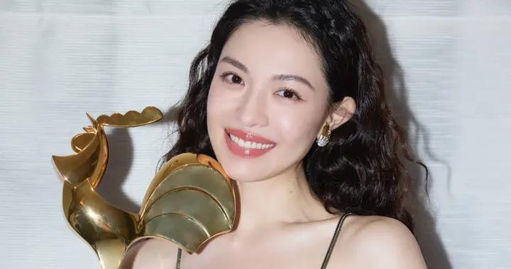 鍾楚曦“搶C”引羣嘲：金雞女配在手，爲何沒路人緣？