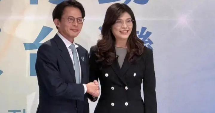 鄭麗文和黃國昌互贈禮物有寓意，他想競選新北市長，新北環繞臺北